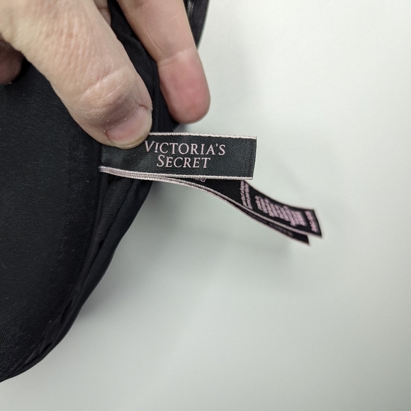 Victoria's Secret Perfect Shape Bra with velvet lining and mesh panel. - Picture 7 of 8